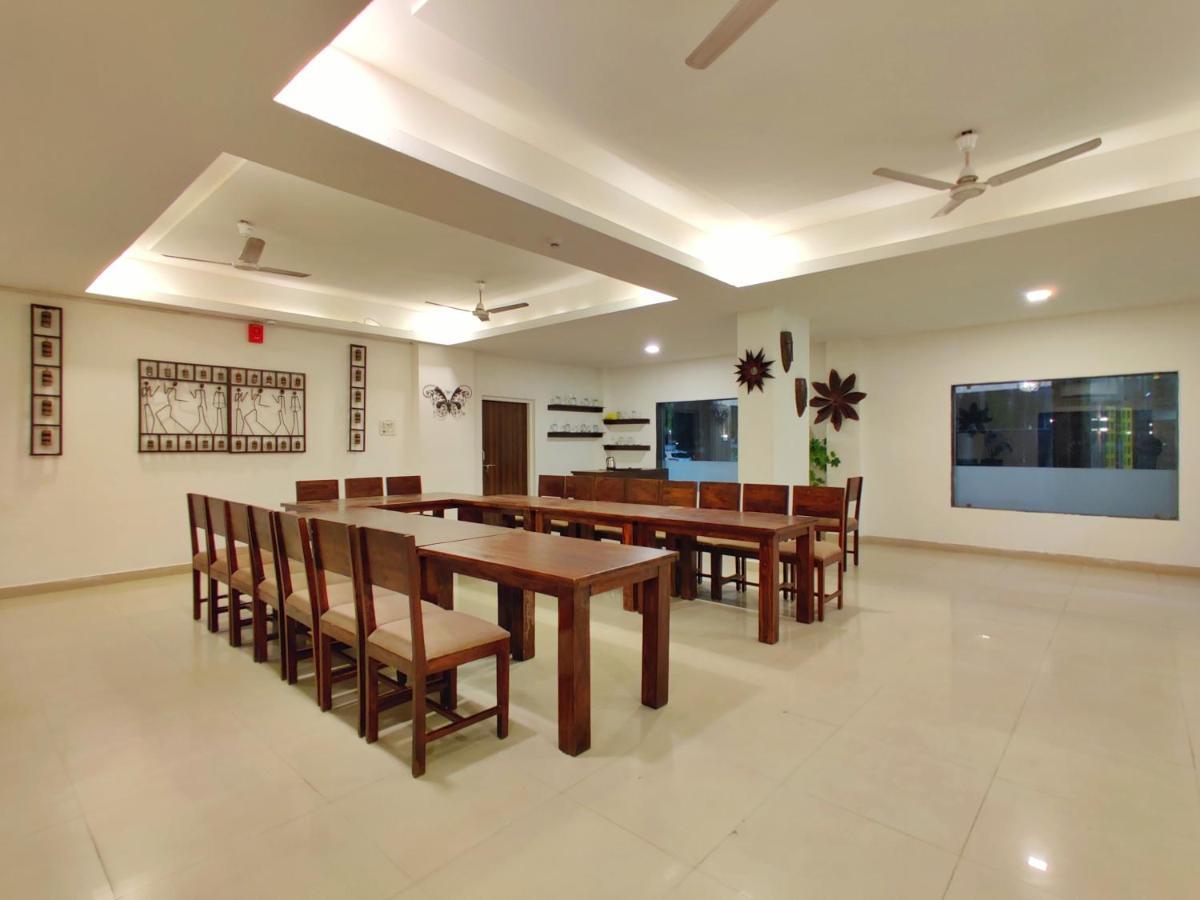 Golden Chariot Hotel Daman Zewnętrze zdjęcie