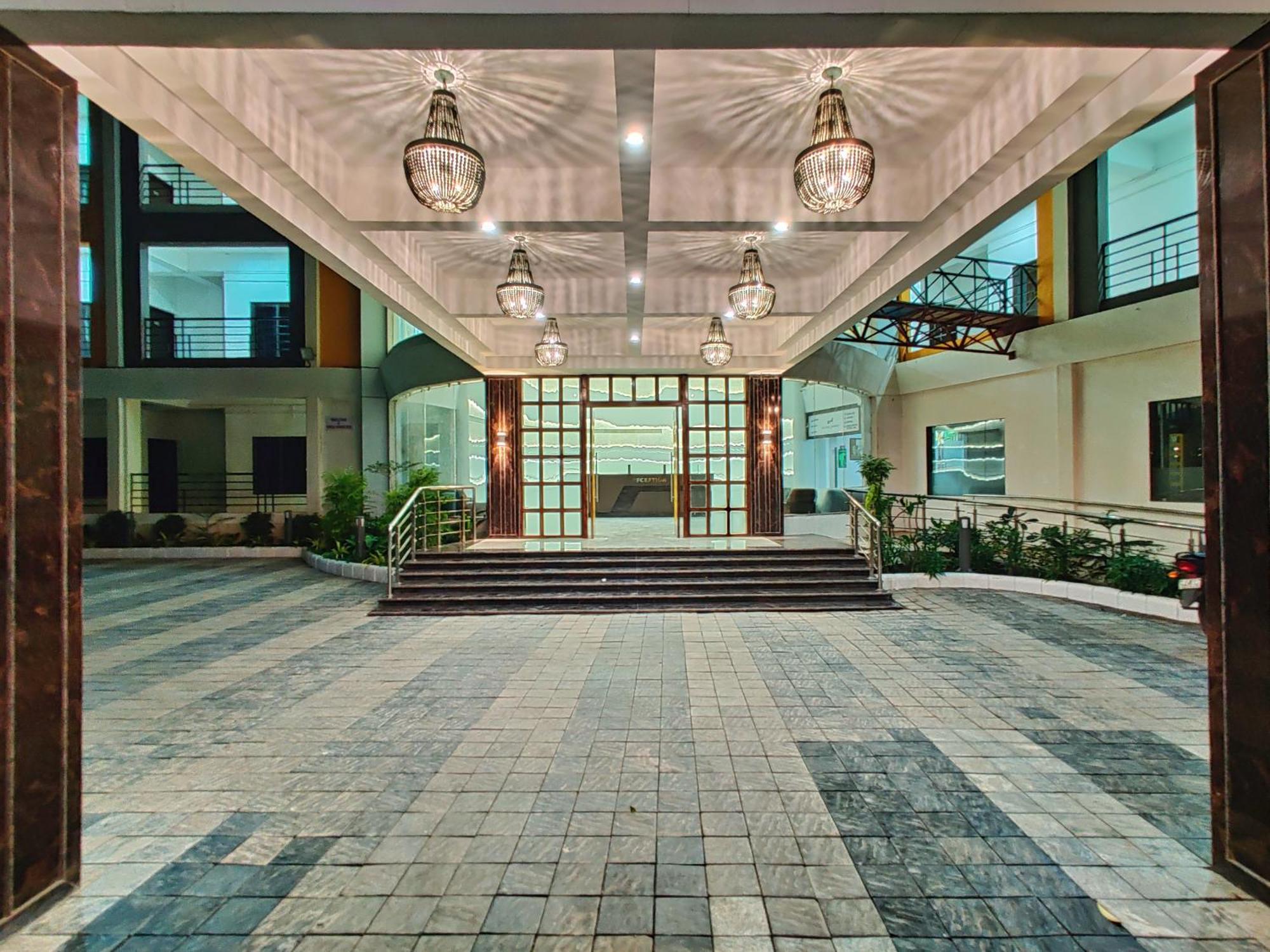 Golden Chariot Hotel Daman Zewnętrze zdjęcie