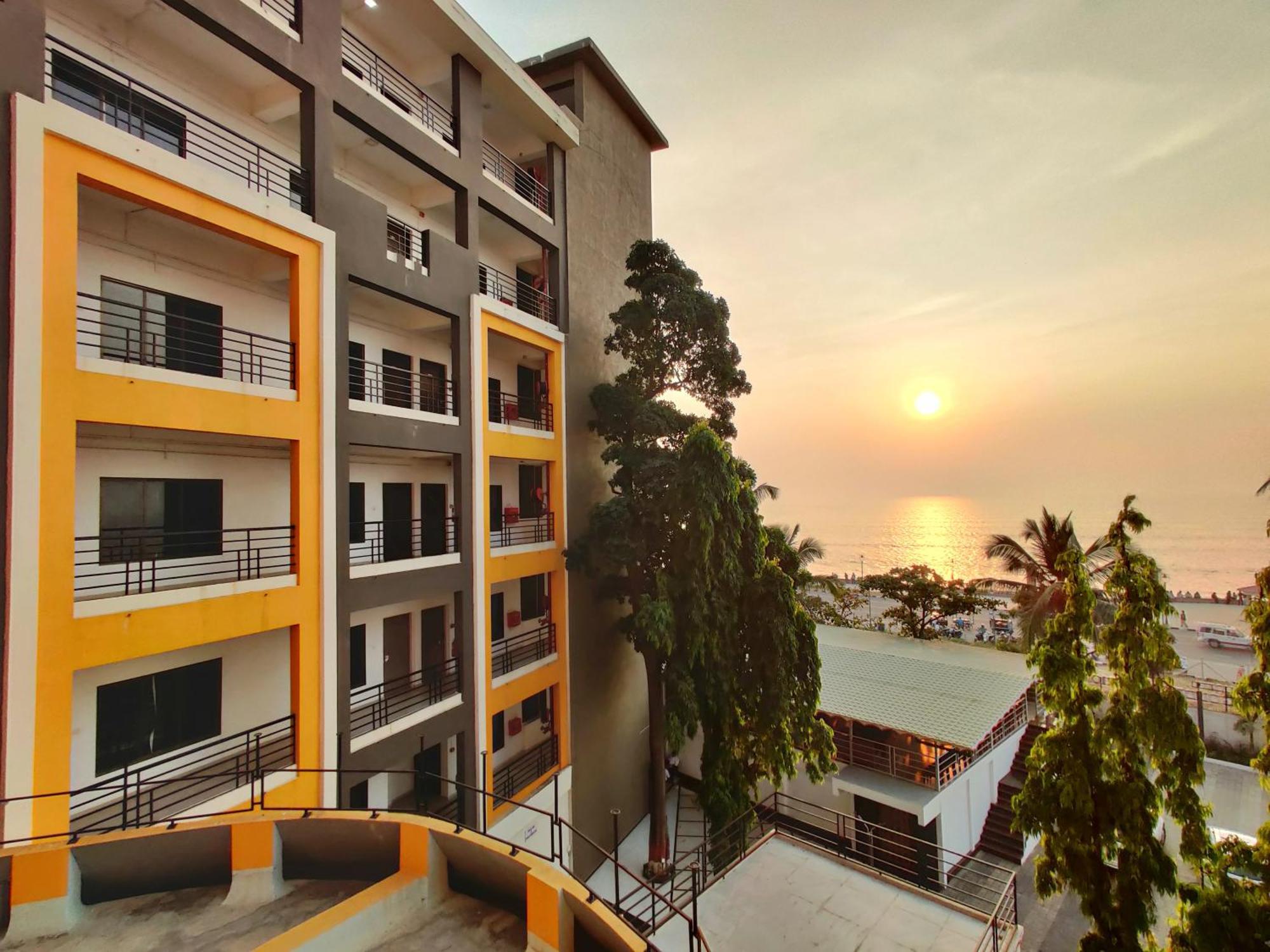 Golden Chariot Hotel Daman Zewnętrze zdjęcie