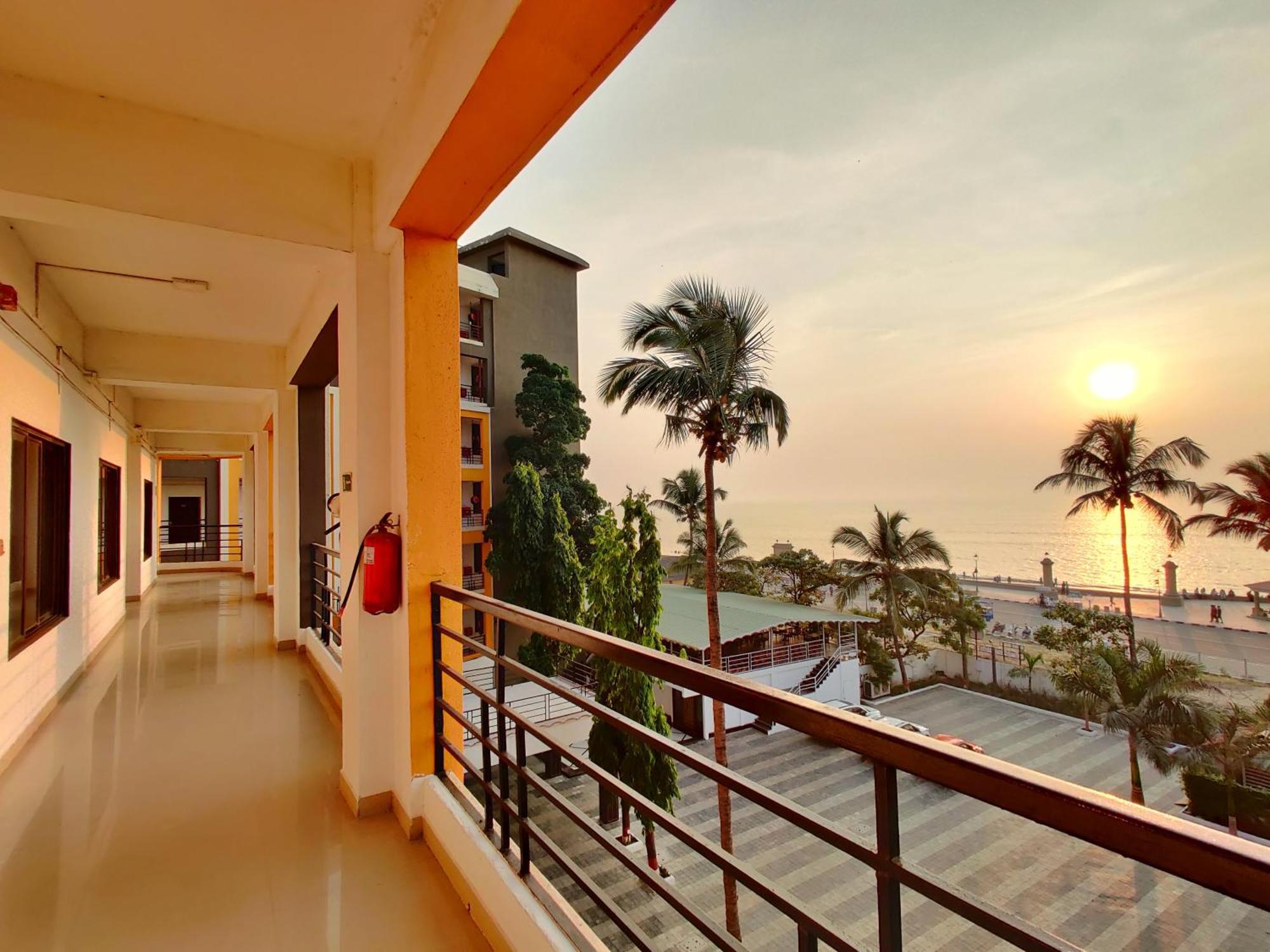 Golden Chariot Hotel Daman Zewnętrze zdjęcie