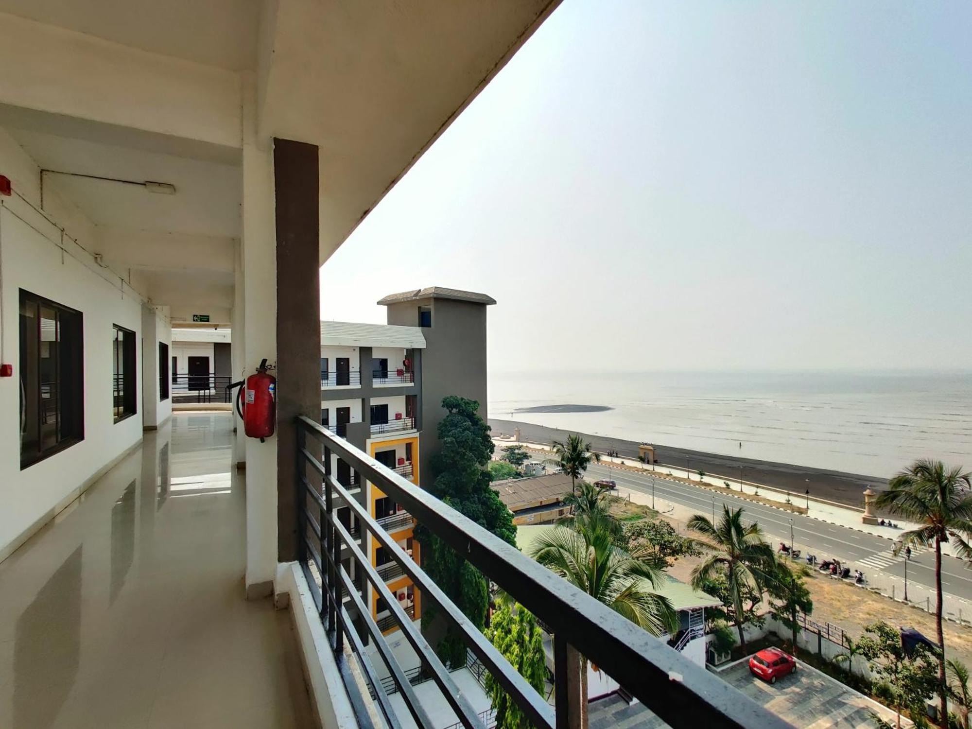 Golden Chariot Hotel Daman Zewnętrze zdjęcie